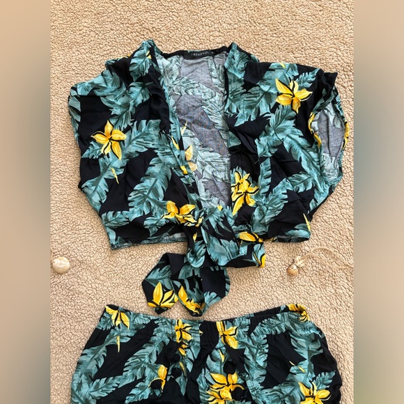 Brand New Tropical Print Two-Piece Set - Size L - Picture 2 of 3